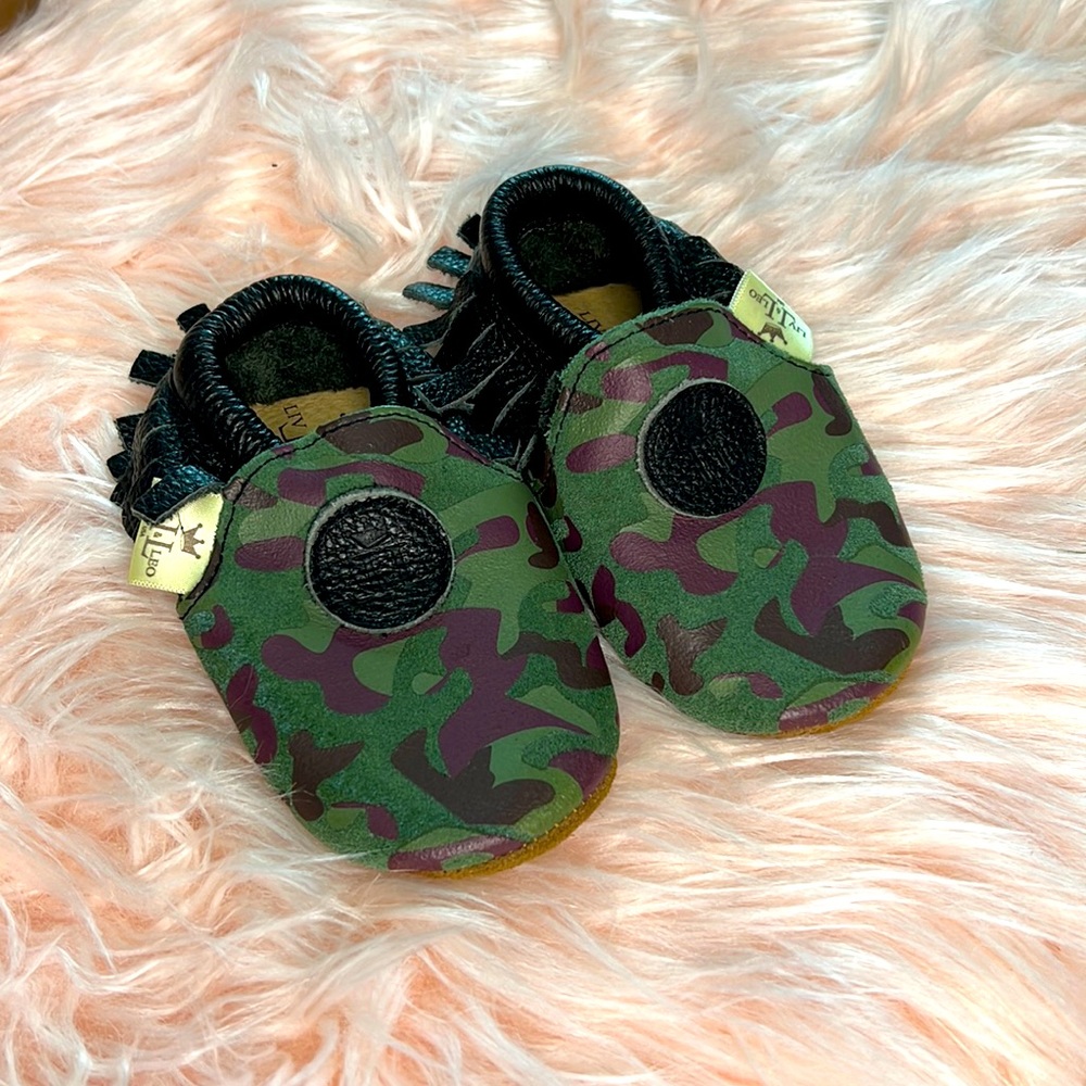 Liv & Leo Baby Moccasins in Green, Plum & Black Camo Leather. NEVER WORN! 18-24M